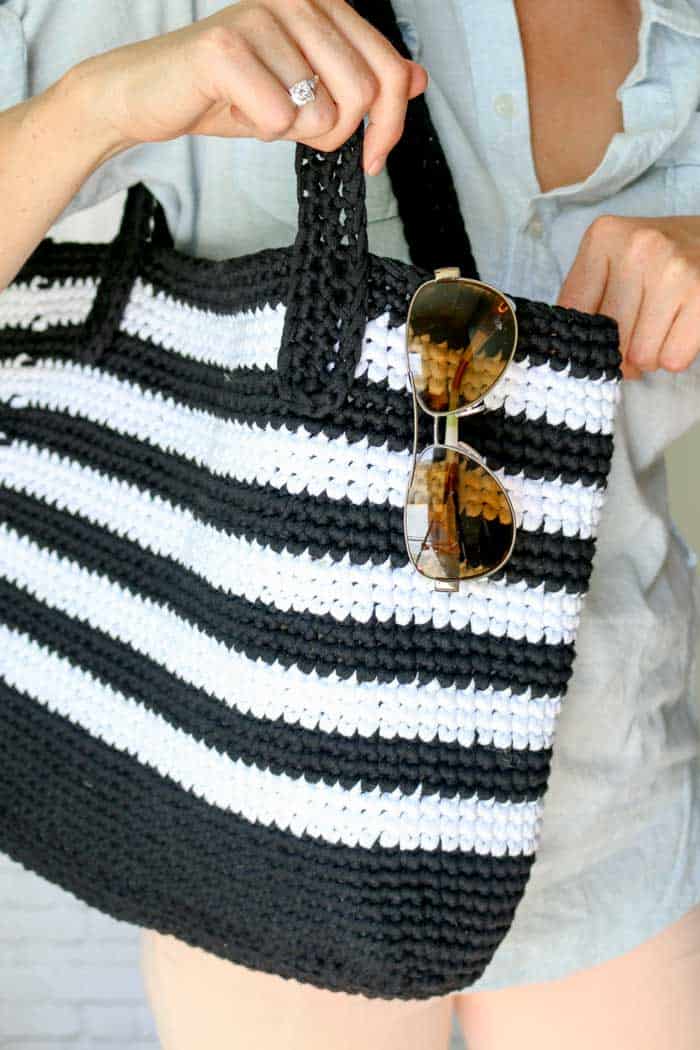 Crochet Tote Bag Free Pattern -- Modern + Classic Tote!